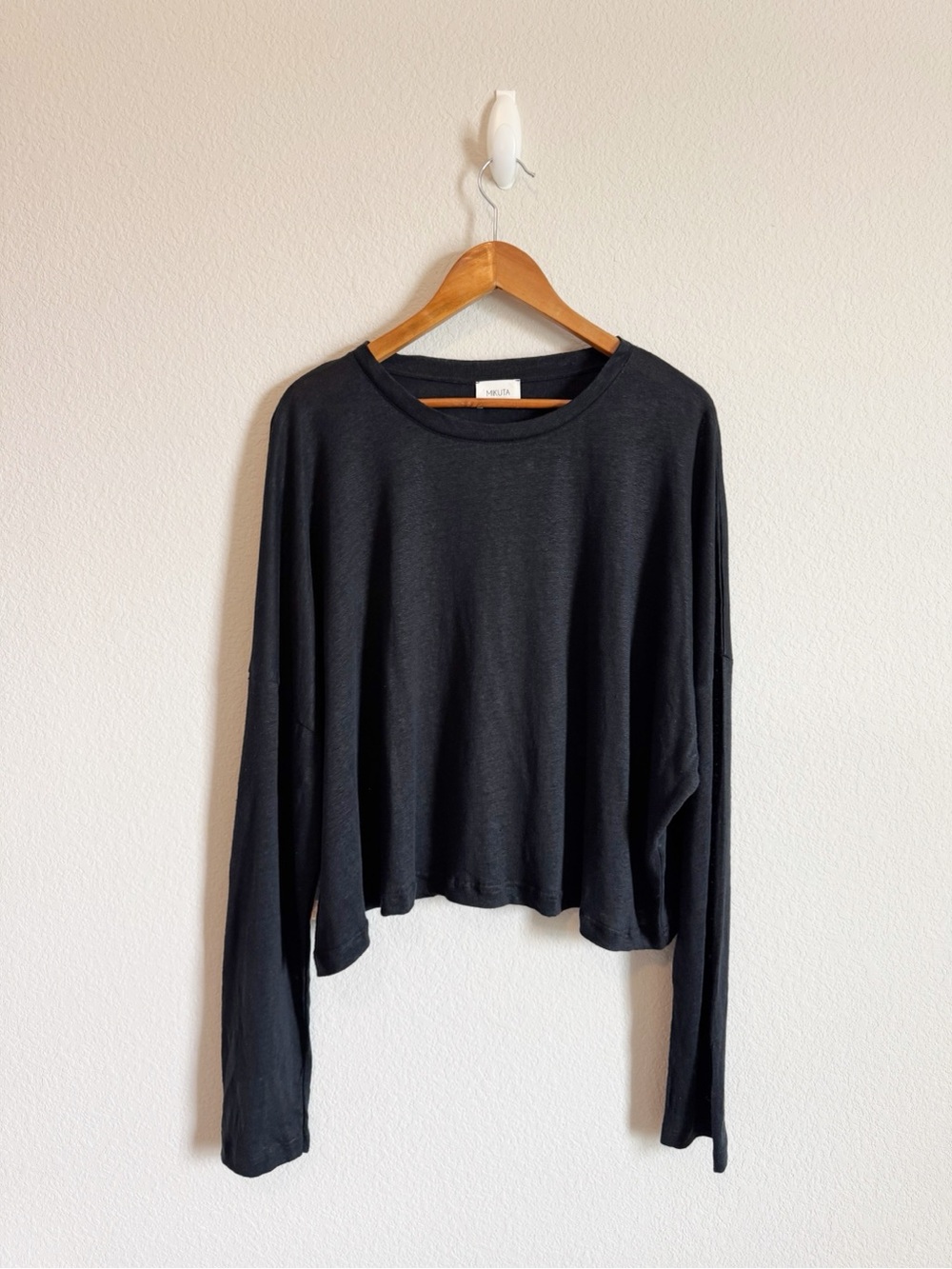 MIKUTA The Black Linen Loose Longsleeve Elevated Basic Tee Size Small